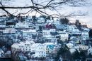 Gjennom hele 2023 steg boligprisene i Norge med 0,5 prosent. Her fra et boligområde i Oslo en tidligere vinterdag.
