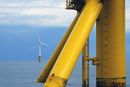 Norske leverandører er verdensledende på utstyr og installasjon til flytende havvind globalt. Bildet viser turbiner som testes utenfor Karmøy.