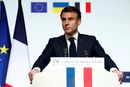 Frankrikes president Emmanuel Macron under en pressekonferanse i Elyséepalasset på mandag.