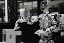 Figure lager roboter som selskapet håper vil erstatte mennesker i fremtiden. Denne er i ferd med å lage en kopp kaffe på egen hånd.