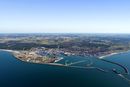 Hirtshals på Nordjylland skal bli utslippsfri havn. Norwegian Hydrogen er med på et EU-prosjekt som skal bidra med hydrogenverdikjede. Vindturbiner skal produser e fornybar kraft til elektrolyse av vann.