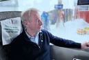 Investor Jens Ulltveit-Moe tok onsdag toget på vei til klimafestivalen han selv har grunnlagt i Bergen. Bildet er tatt under en stopp på Finse stasjon.
