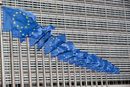 EU-flaggene vaier utenfor unionens hovedkvarter i Brussel. I et utkast til EUs nye femårsplan er klima skjøvet ned til fordel for forsvar og sikkerhet.