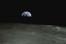 På månen fins det ikke flytende vann, ikke vind, det er ganske kraftig stråling og enorme temperaturforskjeller mellom dag og natt. Og som vi vet: Beskjeden tyngdekraft. Likevel mener forskere det er mulig å bygge drivhus på månen.