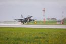 Et belgisk F-16 tar av fra Ørland flystasjon under øvelsen Arctic Challenge Exercise i 2023.