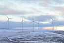 Vassdrags- og energidirektør Kjetil Lund varsler at framdriften både for vindkraft i Finnmark og havvind i Sørlige Nordsjø II nå stopper opp på grunn av streiken. Energiminister Terje Aasland i forgrunnen.