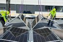 To montører på taket og én på bakken skal være nok til å installere et solcelleanlegg fra Sun Net Norge.