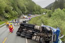 En person omkom da et vogntog veltet på E6 i Levanger i fjor.