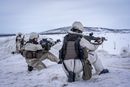 Svenske soldater ved grensa mellom Norge og Finland under øvelsen Nordic Response i mars i år. Nå kan et nytt Nato-hovedkvarter i Nord-Finland få svensk ledelse