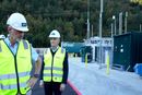 Statsminister Jonas Gahr Støre sto for åpningen av Hellesylt Hydrogen Hub 18.september. Nylig bestemte Equinor seg for å droppe hydrogenproduksjon og eksport i rør til Tyskland. Foran til høyre står investor Knut Flakk. 