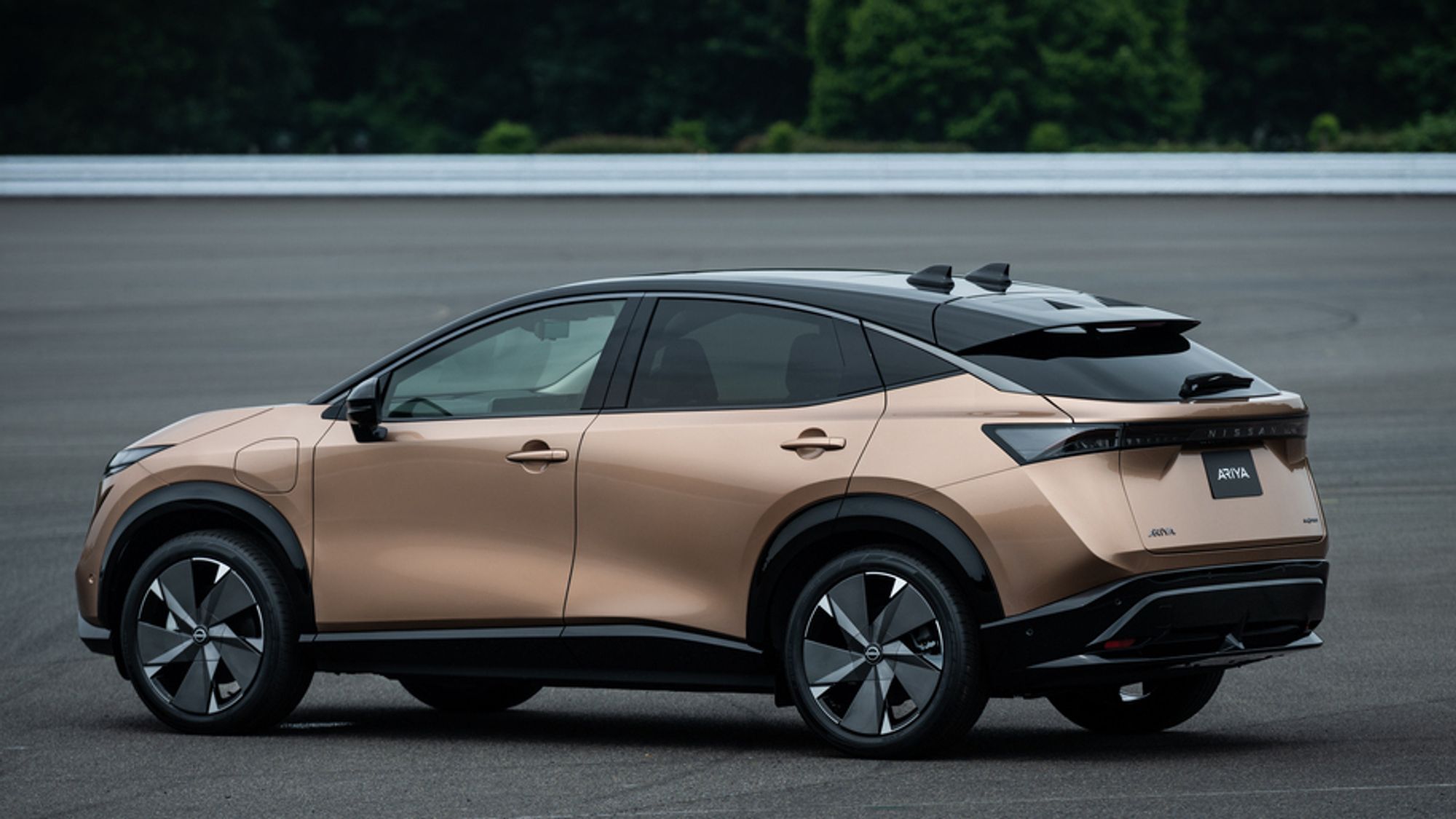 Nissans nye elbil har 500 km rekkevidde og firehjulstrekk Tu.no