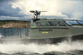 Norsafes Munin S1200-prototyp med Kongsbergs fjernstyrte våpenstasjon Sea Protector. <i>Foto: Norsafe</i>