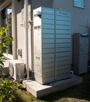 Energi og demografiStrøm av naturgass: Hvert av husene i Fujisawa har en brenselcelle som kan produsere strøm og varme. En varmepumpe sørger for kjøling og oppvarming i tillegg.