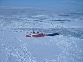 Skip i Arktis.  <i>Foto: US Geological Survey/Alaska Public Media</i>