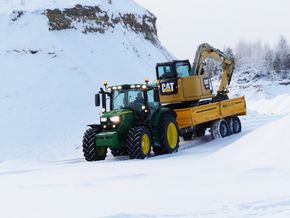 Stor sterke amerikanske merkenavn, John Deere og Caterpillar, skal nå angripe deler av maskinmarkedet i Norge sammen.