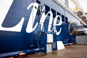 I 2011 tok ColorLine i bruk landstrøm i Oslo, som det første store skipet med høyspenttilkobling. <i>Foto: Håkon Jacobsen</i>