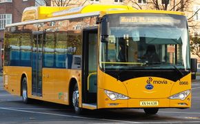 To slike BYD elektriske busser ble i 2014 satt i ordinær rutetrafikk i København. <i>Bilde:  Movia</i>