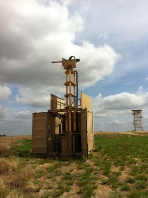 Ikke-dødelig maktFjernstyrt: 20 slike ubemannede vakttårn skal utplasseres og testes i Afghanistan i sommer. Foto: KPS