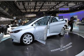 Renault Zoe, slik den så ut da siste konseptmodell ble vist frem i Frankfurt i 2011. <i>Foto:  Stein Jarle Olsen</i>