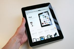 iPad1 kom for ti år siden. TU var bare passe fornøyd og anmelder Stein Jarle Olsen ønsket seg allerede en versjon to. <i>Bilde:  Stein Jarle Olsen</i>