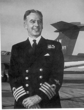 Eric «Winkle» Melrose Brown (91) er en mann hvis karriere spenner så vidt at en ukebladartikkel aldri kan yte den rettferdighet. 487 forskjellige flytyper og 18 000 flytimer i loggboka forteller bare litt av historien. ENESTÅENDE KARRIERE: Eric M. Brown avsluttet den militære karrieren sin i 1970 som sjef for Royal Navy Air Station Lossiemouth og captain RN.