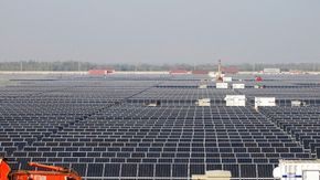 100 MW er allerede installert i  Quaid-e-Azam Solar Power Park. Dette tallet skal tidobles innen 2017.