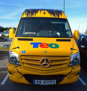 Teo taxibuss er spesielt beregnet på å kjøre barn og unge. Det er én av bilene som har fått systemet installert.