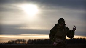 NattversjonI løpet av den siste måneden har Forsvaret utdannet nye Black Hornet-instruktører på Rygge. Foto: Eirik Helland Urke