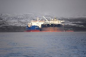 Russland skiper ut olje fra sine felt i nord. Tankskip vil omfattes av tungoljeforbud. <i>Foto: Arne Sotkajærvi/Norterminal</i>