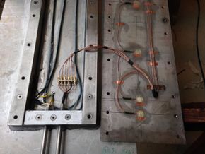 Ultralyd: Inne i detektoren finner vi åtte piezoelektriske elementer som lager et elektronisk bilde av dekket. De fanger opp om dekket har pigger. <i>Foto: Ares Detection AS</i>