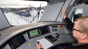 Erfaren: lokfører i Stockholms Lokaltrafikk, Lasse Ericsson har skaffet seg mye erfaring med ERTMS nivå 2 og er svært begeistret for sikkerheten og påliteligheten til det nye signalsystemet. <i>Foto: Kasper Dudzik</i>
