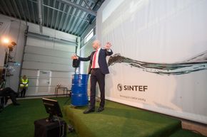 Olje- og energiminister Tord Lien åpnet SINTEFs oppgraderte flerfaselaboratorium på Tiller. <i>Foto: Marius Valle</i>