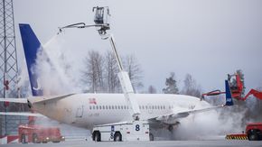 Avising av et Boeing 737-700 fra SAS på Oslo lufthavn. <i>Foto: Oslo lufthavn, Espen Solli</i>