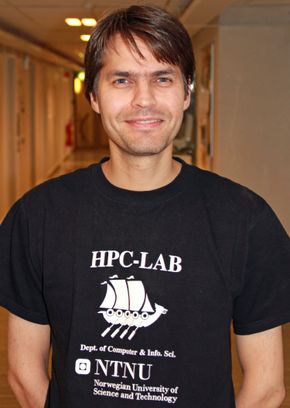 Rune Erlend Jensen er stipendiat og jobber med å forbedre kompilatorer. <i>Bilde:  Harald Brombach</i>