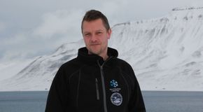 Terje Aunvik startet sin polare karriere som hundekjører i Karasjok i 1987. I dag leder han selskapet Pole Position Logistics og næringsforeningen i Longyearbyen. <i>Bilde:  Harald Brombach</i>