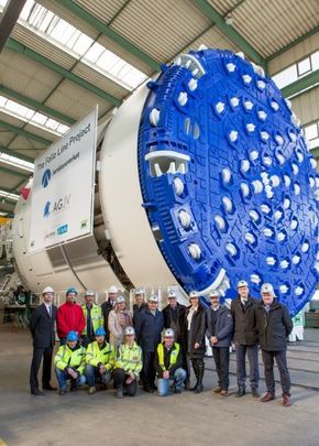 Torsdag besøkte ledelsen for Follobaneprosjektet den ferdige tunnelboremaskinen i Frankfurt. <i>Foto: Jernbaneverket</i>