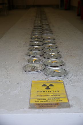 Brenselselementene lagret på Kjeller stammer fra JEEP I-reaktoren (1951-1966). Dette metalliske uranbrenselet omfatter både brensel til å drive reaktoren, men også eksperimentelle brenselselementer som det ble forsket på. <i>Foto: Øyvind Lie</i>