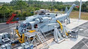 CH-53K-prototypen som brukes til bakketesting (GTV) var ferdig allerede i 2012.  Her fra «Bare Head Light Off»-testingen for to år siden. <i>Foto: Sikorsky</i>