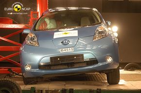 Nissan Leaf under stolpetest i 2011. <i>Foto: Euro NCAP</i>