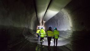 Eksos: Store ventilasjonsrør holder luften frisk i tunnelene der det sprenges ut til det nye renseanlegget på Bekkelaget. <i>Foto: Per-Ivar Nikolaisen</i>