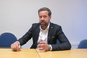 Mr Smart: Jonas Persson er prosjetleder for Byens kontrollrom i Mälarenergi. <i>Foto: ORV</i>