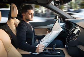 Teknologien vil gjøre det mulig å slappe av for sjåføren, men skal også føre til mye høyere trafikksikkerhet. <i>Foto: Volvo</i>