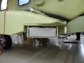 De aktive fasestyrte array-antennene er fordelt på tre paneler: Ett i snuta og de to andre i hver sin sponson (bildet). <i>Foto: Leondardo-Finmeccanica</i>