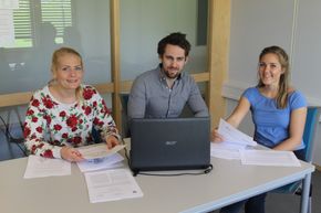 Michael Øverbø har skrevet masteroppgave i samarbeid med Statsbygg. Her sammen med medstudentene Matilde Funderud og Therese Karlsen. <i>Foto: Statsbygg</i>