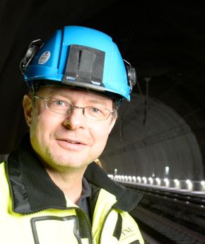 Ingeniørgeolog Karl Gunnar Holter avluttet nylig en doktograd om vantetting av vei- og jernbanetunneler. <i>Foto: Øystein Grue</i>