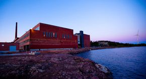 Google valgte en gammel papirfabrikk i finske Hamina da de etablerte sitt første datasenter i Skandinavia. <i>Foto: Google</i>