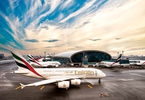 Veksten på DXB går hånd-i-hånd med veksten til Emirates. Her er ett av selskapets 80 A380-800. <i>Foto: Emirates</i>