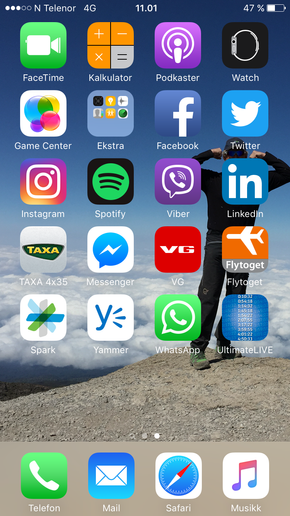 Min hjemskjerm: Sønsteby har relativt få apper installert. Mest av alt er det vel bakgrunnsbildet av ham selv fra toppen av Kilimanjaro som utmerker seg.