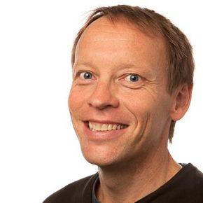 Svein Erik Bratsberg er professor og emneansvarlig for Datamodellering og databasesystemer ved NTNU sitt institutt for datateknikk og informasjonsvitenskap. <i>Foto: NTNU</i>