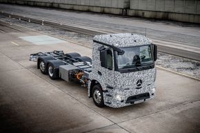Daimler utvikler sin første tunge lastebil på batteridrift. Den skal ha en rekkevidde på 200 mil. <i>Foto: Daimler AG - Global Communications Commercial Vehicles</i>
